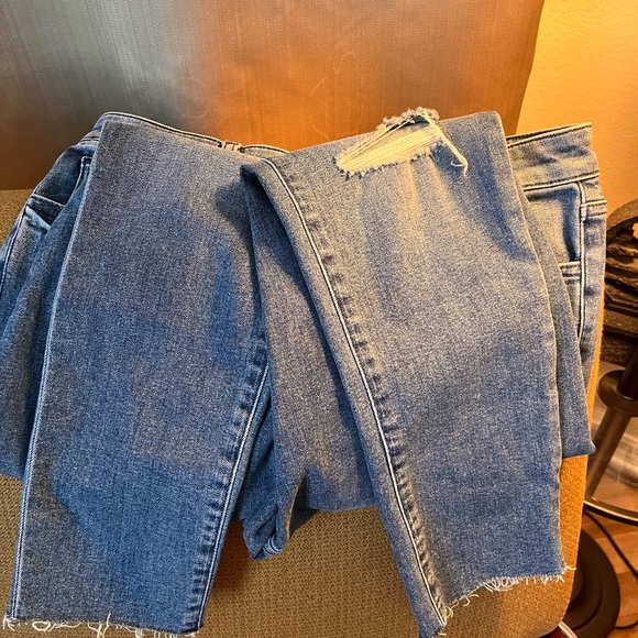 !!NWT!! JOE’s THE CHARLIE RIPPED HIGH WAIST RAW HEM CROP SKINNY JEANS - Picture 4 of 6